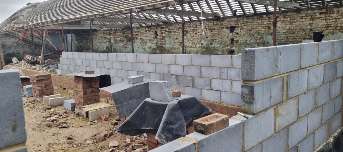 OmurcaLtd's tweet photo. Good progress, steels are in for new floor and brick work progressing as planned. This is a 5 bedroom link detached annexed, under cover carport for 3 cars and external office within the complex #development #developer #countryliving #countrylife #barnconversion https://t.co/4Z2jbz4uA5