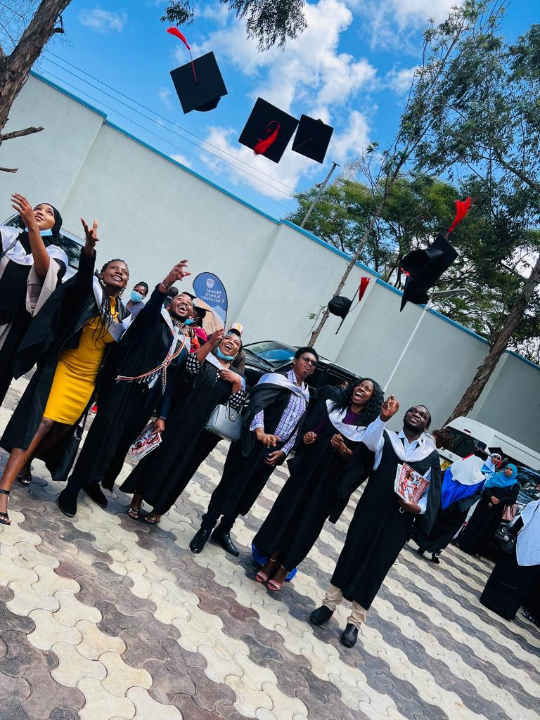 mku_psa's tweet photo. Bail mpya ya madaktari pale!
Congratulations to the class of 2021!🥳🥳
#NewDoctorsInTown https://t.co/yiN85Rhglh