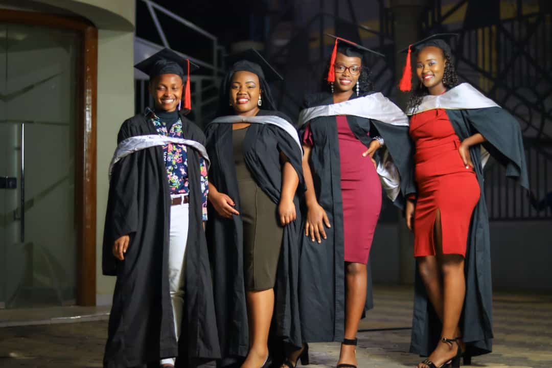 mku_psa's tweet photo. Bail mpya ya madaktari pale!
Congratulations to the class of 2021!🥳🥳
#NewDoctorsInTown https://t.co/yiN85Rhglh