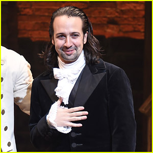 FansiteLmm's tweet photo. We are on to our day 10 of our Christmas advent... Also happy Friday peeps two weeks today is yep Christmas Eve 🥳 🎄☃️🎅 #linmanuel #linmanuelmiranda #fridaypost #fridaypic #xmasadvent #christmasadvent #twoweekstoday #Hamilton https://t.co/PJ3er55WQP