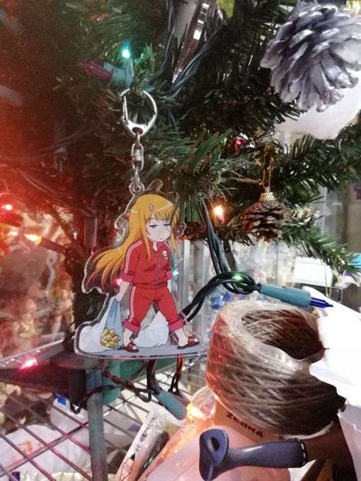 エメラルダスもぶら下がってます。 