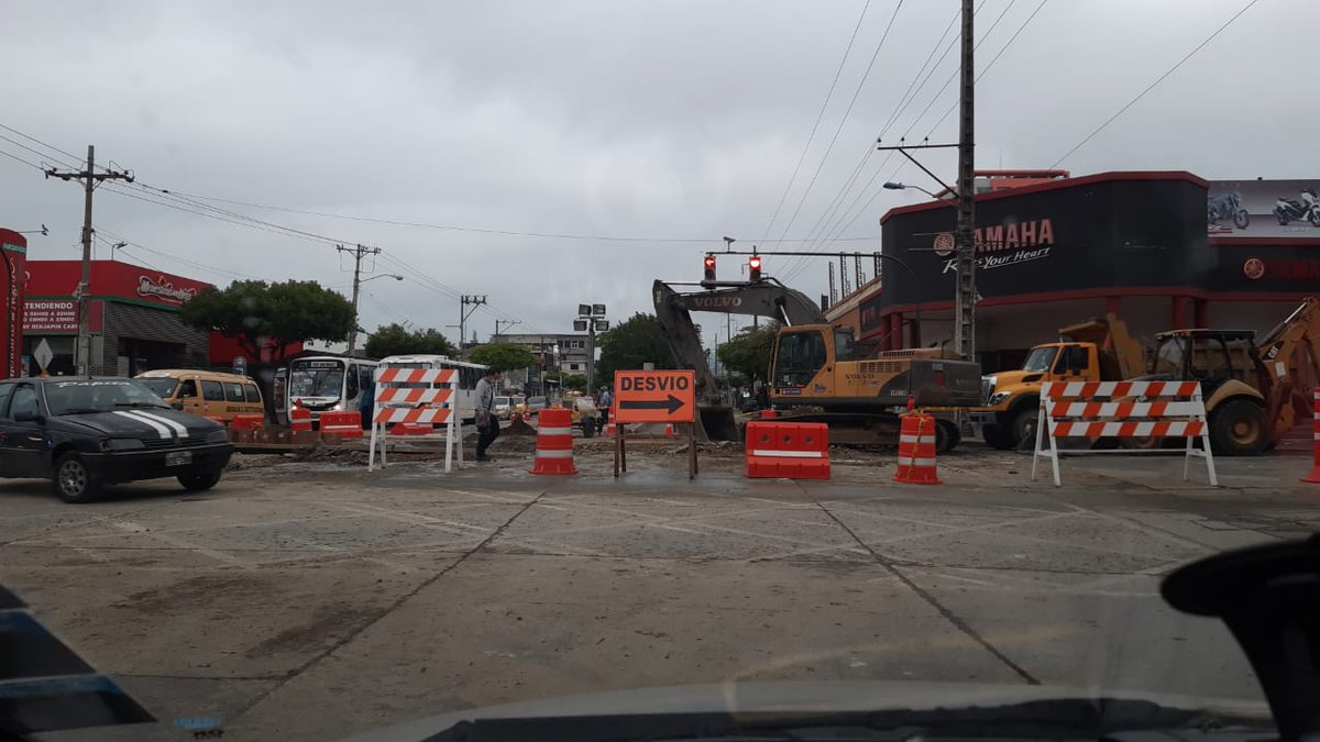 pixel_onlines's tweet photo. ⚠️ VIA CERRADA

La Av Benjamin Carrión se encuentra cerrada desde la Av Rodolfo Baquerizo Nazur hacia la Francisco de Orellana en el norte de #Guayaquil  por trabajos en la vía. 

Tomar rutas alternas https://t.co/OXGXuNN1OB