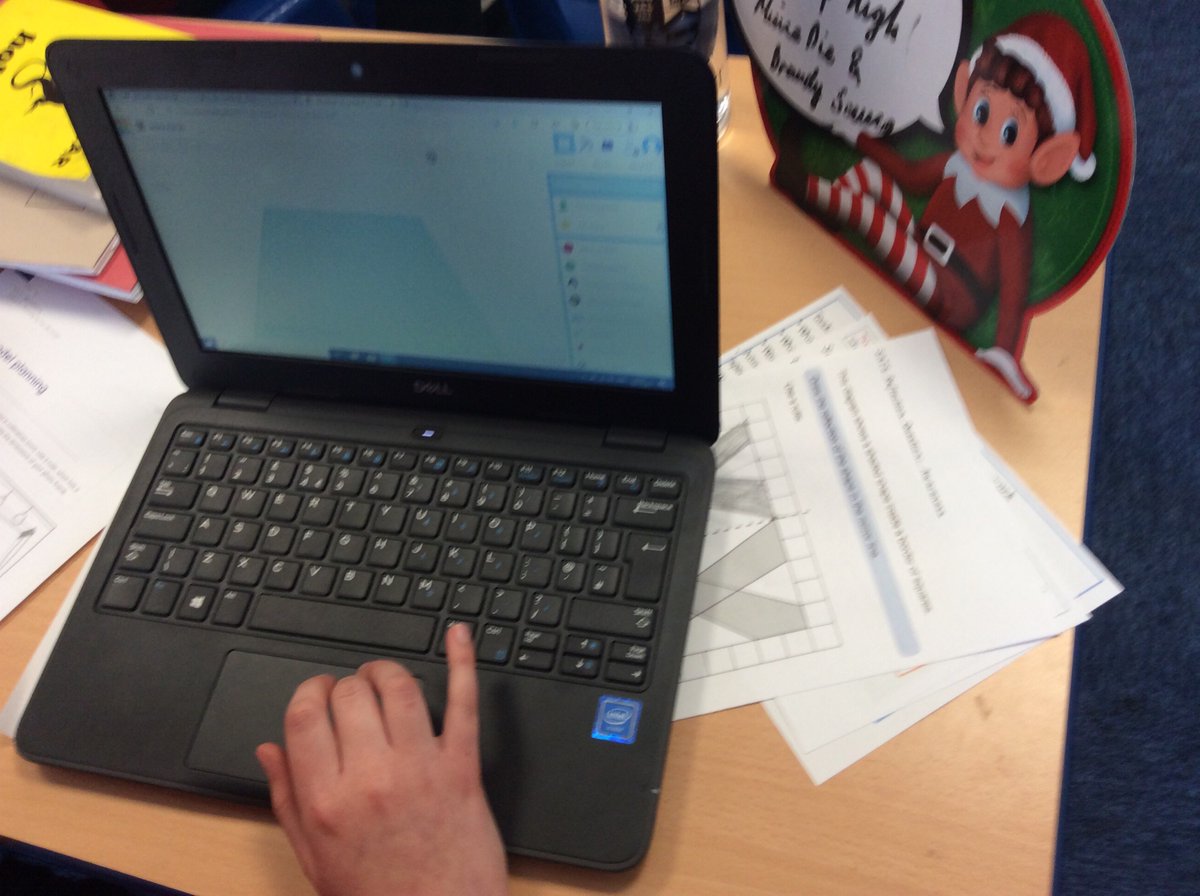 StoneferryPS's tweet photo. Using Tinkercad to create a 3D model in Y6. #spscomputing #spsyear6 https://t.co/oeSZo6aEse