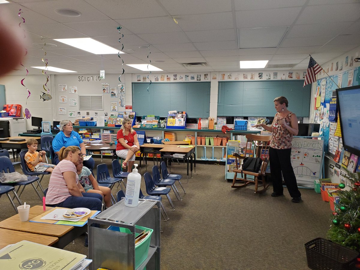 We had so much fun this week at our "Rockin' Around the Learning Tree" parent engagement night! It was so nice to get our parents back in here to learn with their students!