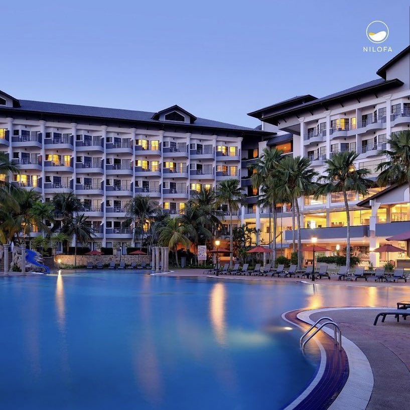 Neelofa's tweet photo. Want to win a FREE VACATION at Thistle Hotel, Port Dickson? Easy peasy! Just purchase 1 set of Banana OR Durian flavoured milk and you stand a chance to win. Contest ends 12 December 💙💛 #Nilofa https://t.co/YZXZkB8xiw