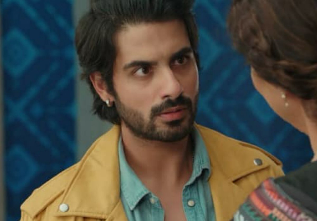 rushaxheaven's tweet photo. The persons who are saying that this style doesn't suits on him. 
I just wanna tell you guys
"He is Abrar Qazi the style doesn't suits on him because he suits on every style"
So please stop saying bad things about him or his style💔
#Abrarqazi https://t.co/avrD2jBkbH