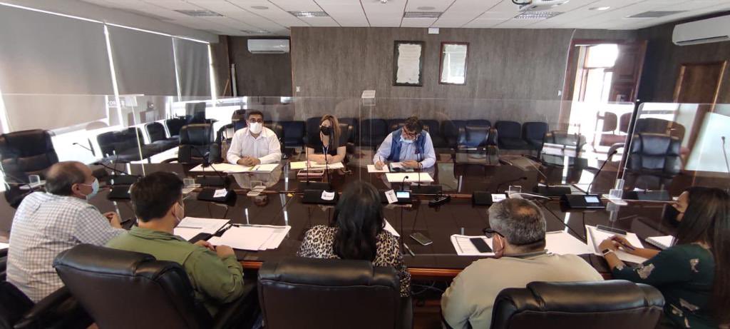 SenameTarapaca's tweet photo. Directora Regional(s) @SenameTarapaca Andrea Briceño junto a Director CIP-CRC IQUIQUE Edmundo Mercado, se reunieron con @Gore_Tarapaca para dar cuenta de proyecto de conservación del Centro Privativo de Libertad, cierre 2021 y presupuesto 2022 del Servicio en #Tarapacá https://t.co/OFSg0R6hRT