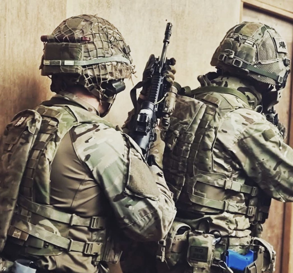 TheParachuteReg's tweet photo. A number of exceptional performances in @IBSBrecon and @armySWS1 courses including top students on PCBC (third in a row), PSBC, Mortar Pl Comd, Mortars Advanced &amp; Machine Gun Comd.
About 90% of Paratroopers in the Top Third demonstrating  strength in depth.
#UtrinqueParatus https://t.co/7xspdwgBSl
