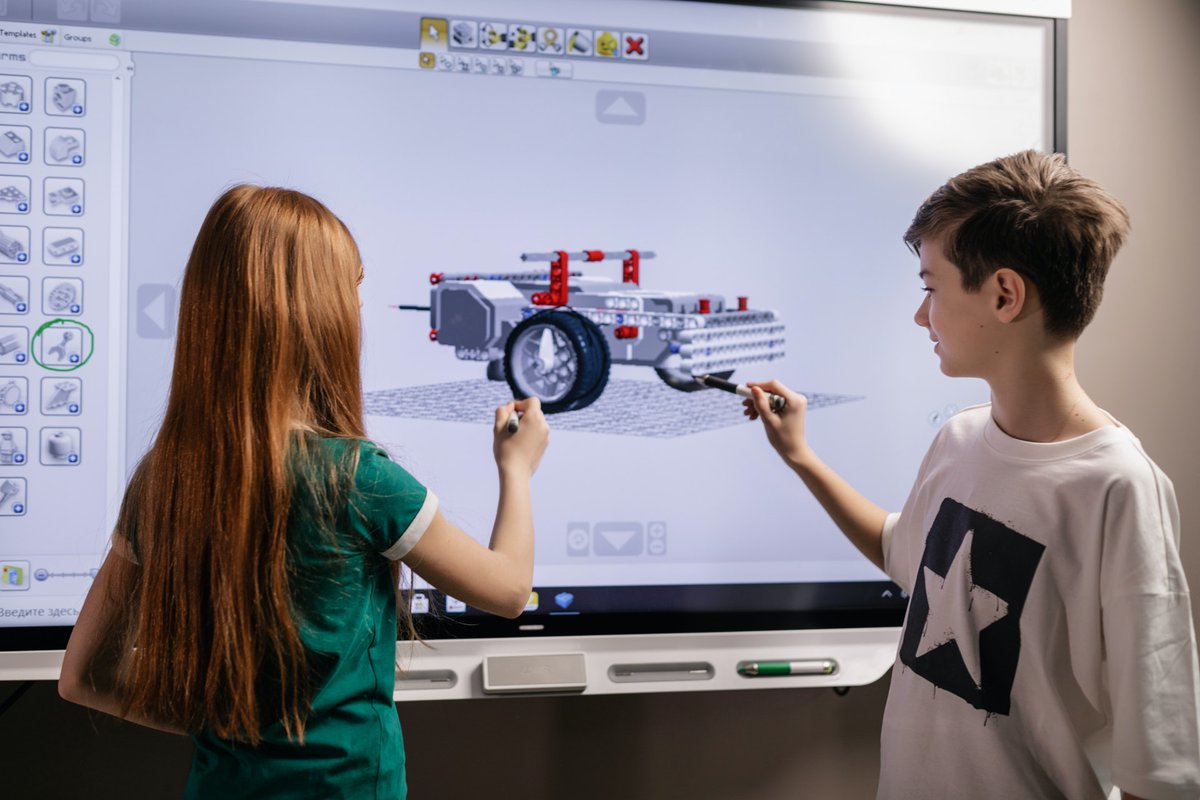 IndireSocial's tweet photo. Lunedì 13.12 inizia #FabLearnIT, la conferenza internazionale sul #making e la robotica educativa. Tanti eventi online con esperti su makerspace scolastici, AI, coding e nuove architetture scolastiche. Info e programma dettagliato su: https://t.co/XnfNq00e75 https://t.co/QjGjCwwLkU
