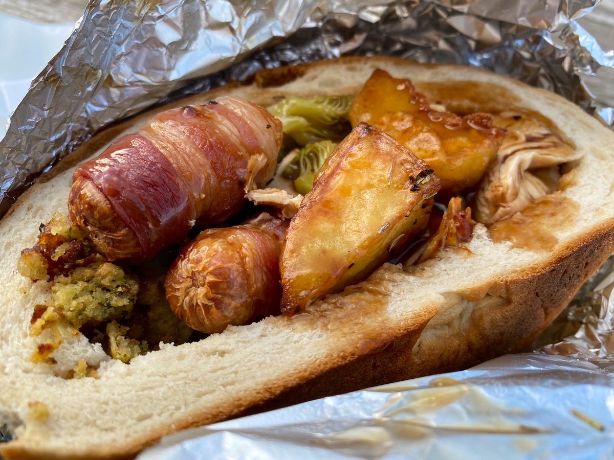 Dr_Rave's tweet photo. Tried the @BombersCardiff Festive Bunny bowl (their Hoagie but what if hungrier option) thanks to Ed’s review
Absolutely &amp; eye popingly amazing with quality trimmings
They’ve tables outside too which helped getting this one down though it comes carefully wrapped in foil to go 😋 https://t.co/LsWQ3I2HRI