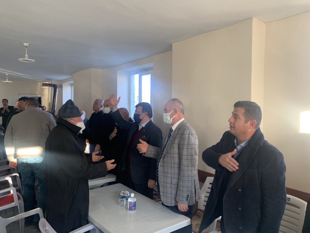 vanaktusba's tweet photo. 📍Göllü 

İl Başkanımız @K_Turkmenoglu_V , İlçe Başkanımız @MnuriBasdinc , Belediye Başkanımız @Salih_Akmann ve beraberlerindeki heyet ile birlikte Göllü Mahallesinde Sidal ailesine taziye ziyaretinde bulunarak başsağlığı dileklerinde bulundular
@AK_PartiVan @sinbasak https://t.co/WPtblTkpMr