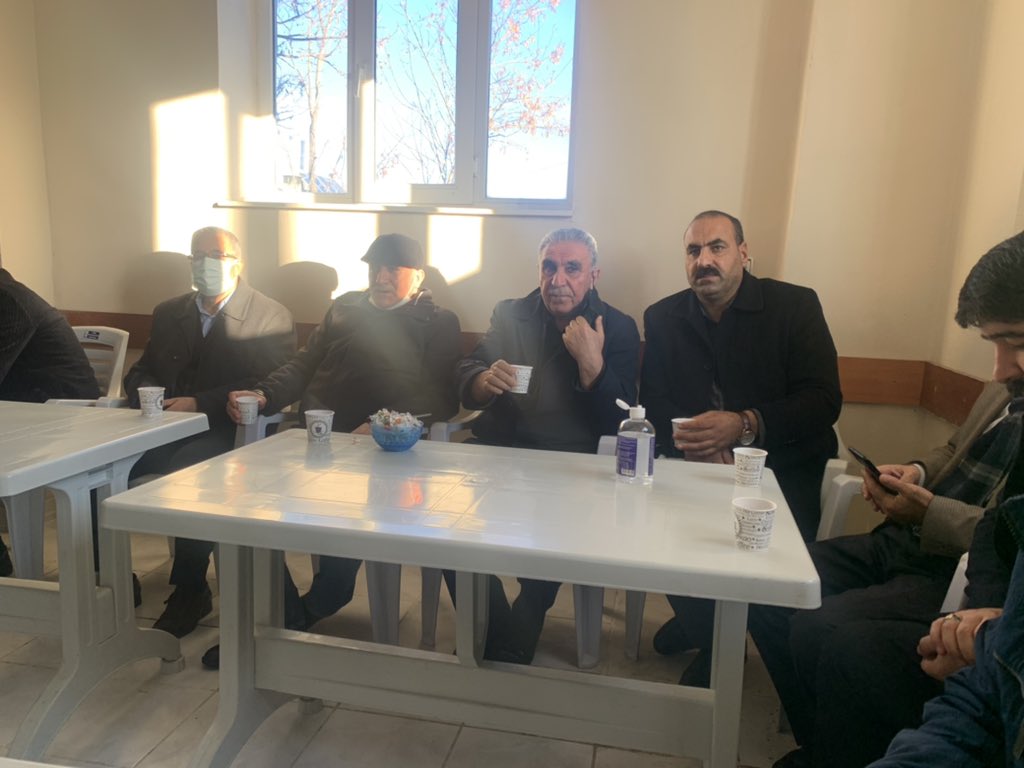 vanaktusba's tweet photo. 📍Göllü 

İl Başkanımız @K_Turkmenoglu_V , İlçe Başkanımız @MnuriBasdinc , Belediye Başkanımız @Salih_Akmann ve beraberlerindeki heyet ile birlikte Göllü Mahallesinde Sidal ailesine taziye ziyaretinde bulunarak başsağlığı dileklerinde bulundular
@AK_PartiVan @sinbasak https://t.co/WPtblTkpMr