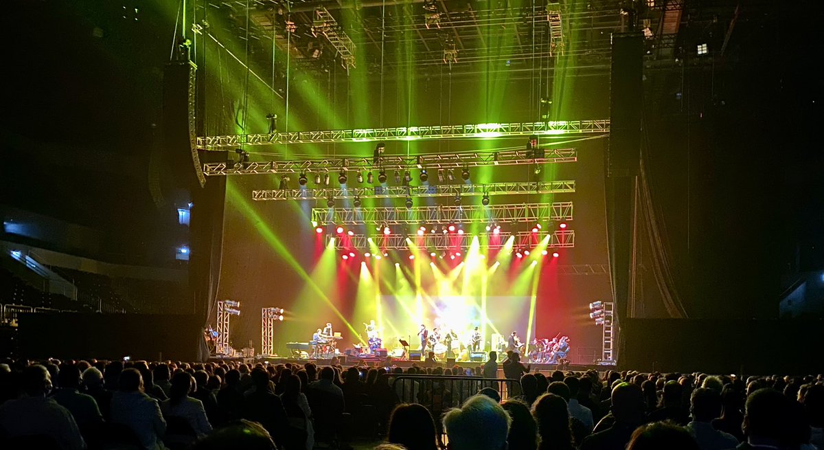 GabrielEzzatti's tweet photo. En Montevideo pasan cosas y el colectivo rioplatense es de las buenas!
@Bajofondo
📍 @AntelArena
#Bajofondo #TangoClub #Aura #TangoElectronico #Remixed https://t.co/Uef9AkHzU1