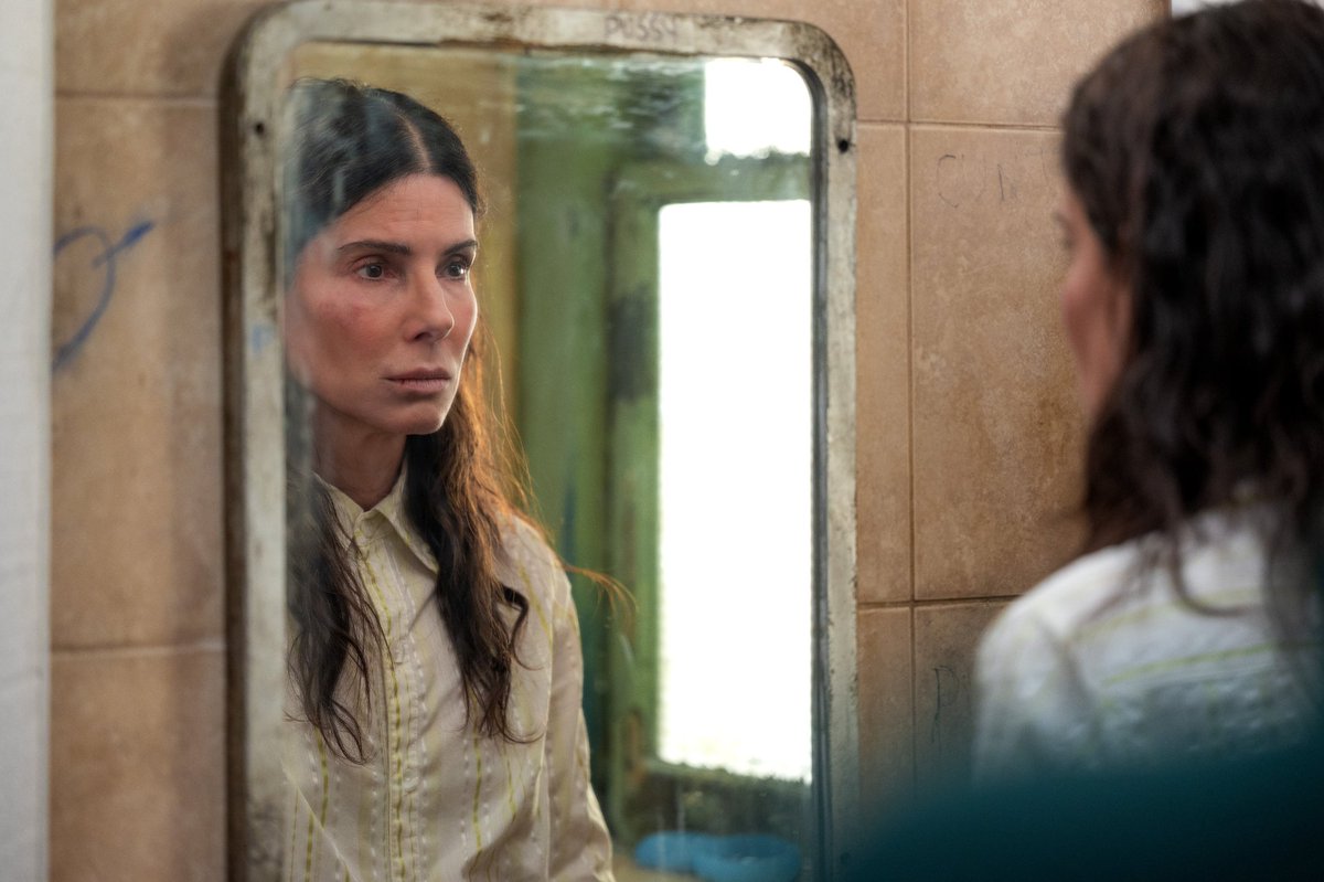 BookBea's tweet photo. Throughout the movie, most of her facial expression will be very empty (like the pic) &amp; the way she talked also calm. So when she changed it a bit in a certain situation, ouch, its like punch right to your heart :') Really love how she potrays the character 😭 The details man https://t.co/DQkPfXV6qV