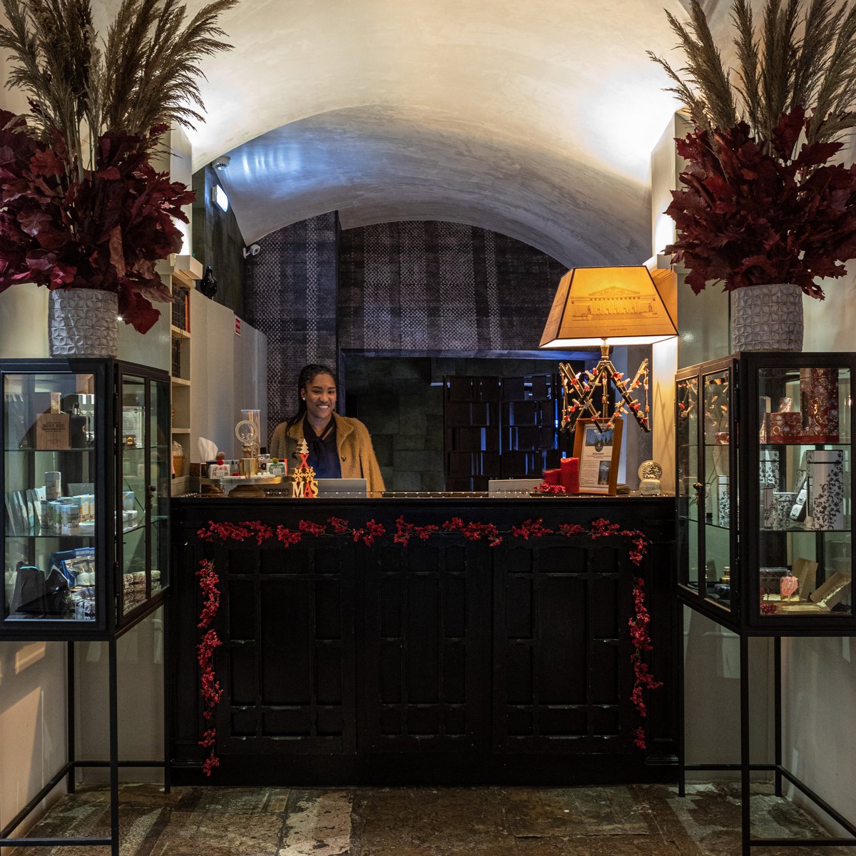 AlmalusaHotels's tweet photo. Kleusa is ready to welcome you #AtAlmaLusa this Sunday afternoon!
See you soon 😉
#CheckingIn #HotelLobby #CheckInTime #BoutiqueHotel #VisitLisbon https://t.co/XNjYAPm8fV