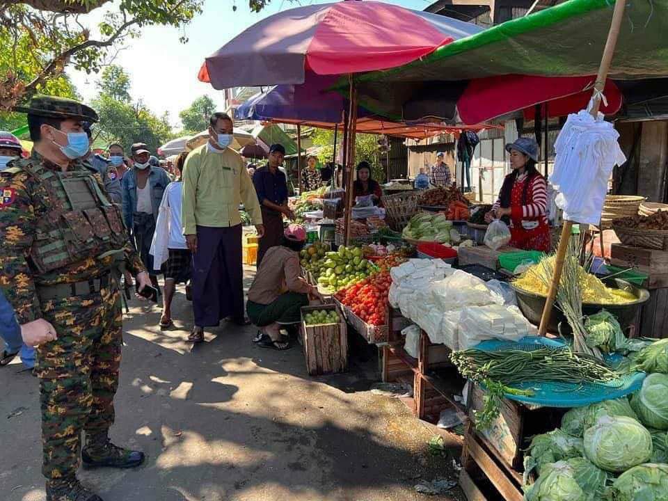 MSengLet's tweet photo. Military terrorists,township administrative officer and municipal staffs of Wakhema Tsp,have reportedly taken the records of the shops that closed today for joining #SilentStrike as anti-junta movement. #Dec10Coup #WhatsHappeningInMyanmar https://t.co/P3NLZ6R1rw