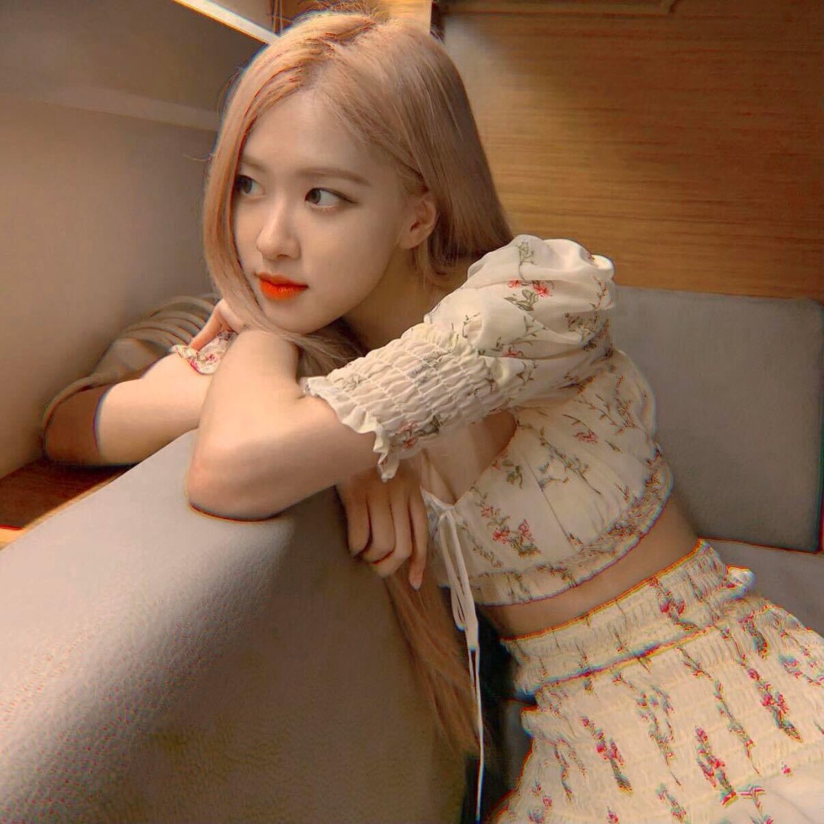 Vote tích cực trên twitter, ai rảnh thì cày OTG lên 300M nha ><  #MAMAVOTE #rosé
