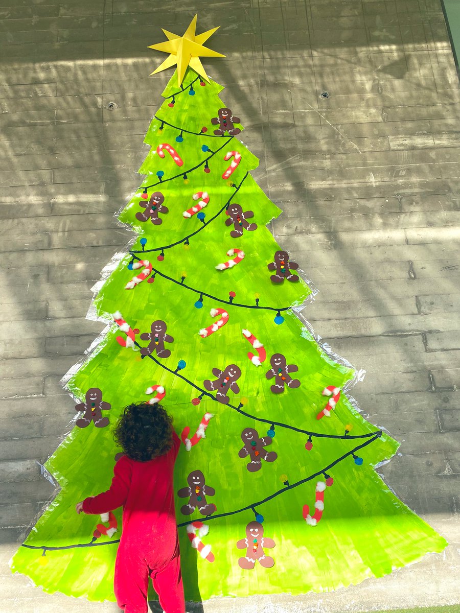NoeC89's tweet photo. Christmas time!🎄🎁🎅🏻💫 @Novaschool_es @MarinaSoto82 #BabySunland #PTA #1yearold https://t.co/NmkWpMR1Ze