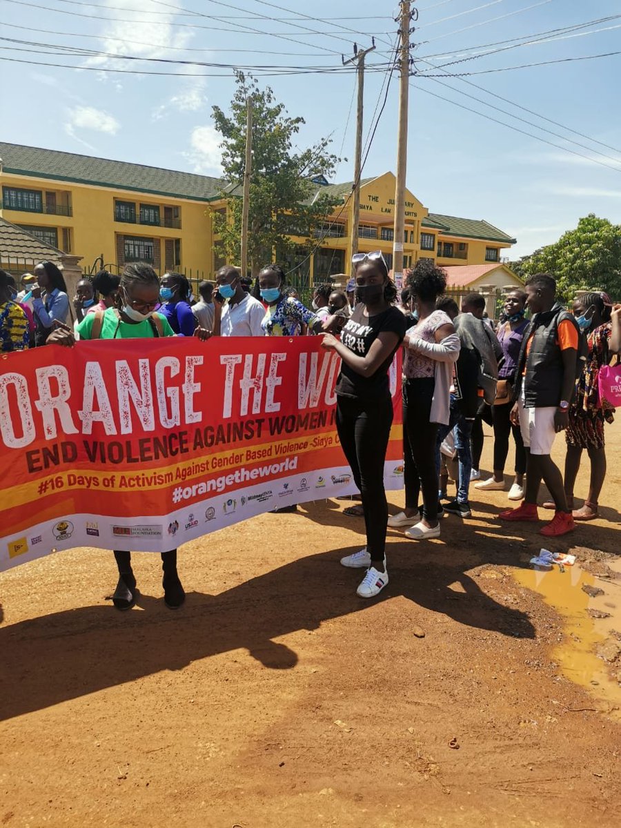 raweraratego's tweet photo. we end the 16 days of activism against GBV, young people across siaya county had a peaceful walk that led to the presentation of the youth statement on GBV to the judiciary and health department in siaya @SiayaNetwork 
@VijanaSikika @Tembeayouth 
#EndGBV 
#16DaysofActivism https://t.co/nzkTBr0IWX