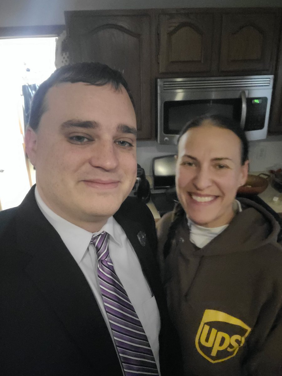 Delvrlikeagirl's tweet photo. The difference between his work attire and mine. @KostnerToby #upslife https://t.co/95Zl5L1kxl