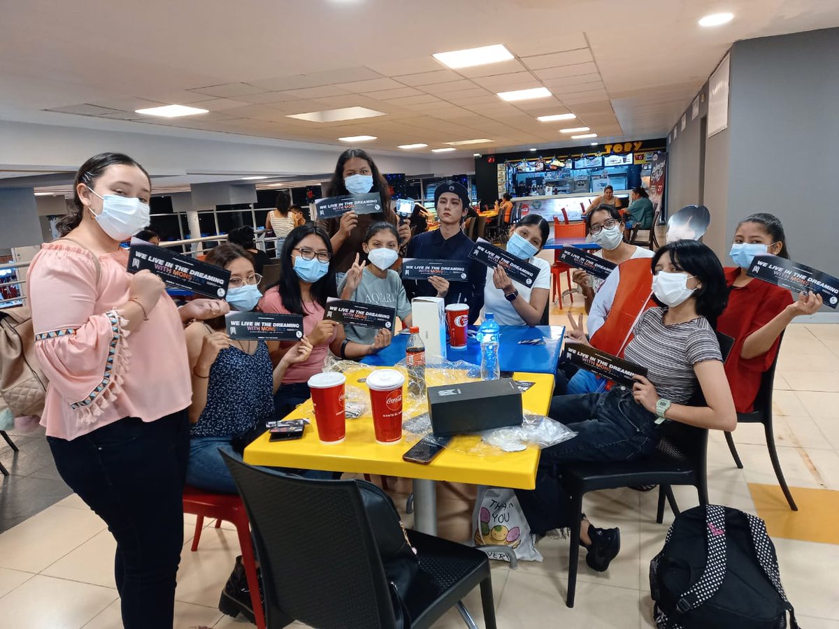 MXBolivia's tweet photo. 🍾𝙈𝙤𝙣𝙨𝙩𝙖 𝙓: 𝙏𝙝𝙚 𝘿𝙧𝙚𝙖𝙢𝙞𝙣𝙜 

Monbebe pasamos un buen momento viendo la trayectoria y logros de nuestros chicos, las lágrimas no faltaron!! gracias por estar siempre con ellos💜 

Sigue apoyando a Monsta X 🍾

#TheDreamingWorldwide Bolivia🇧🇴
#MONSTAX
#YOUPROBLEM https://t.co/wYjYUDhFIO