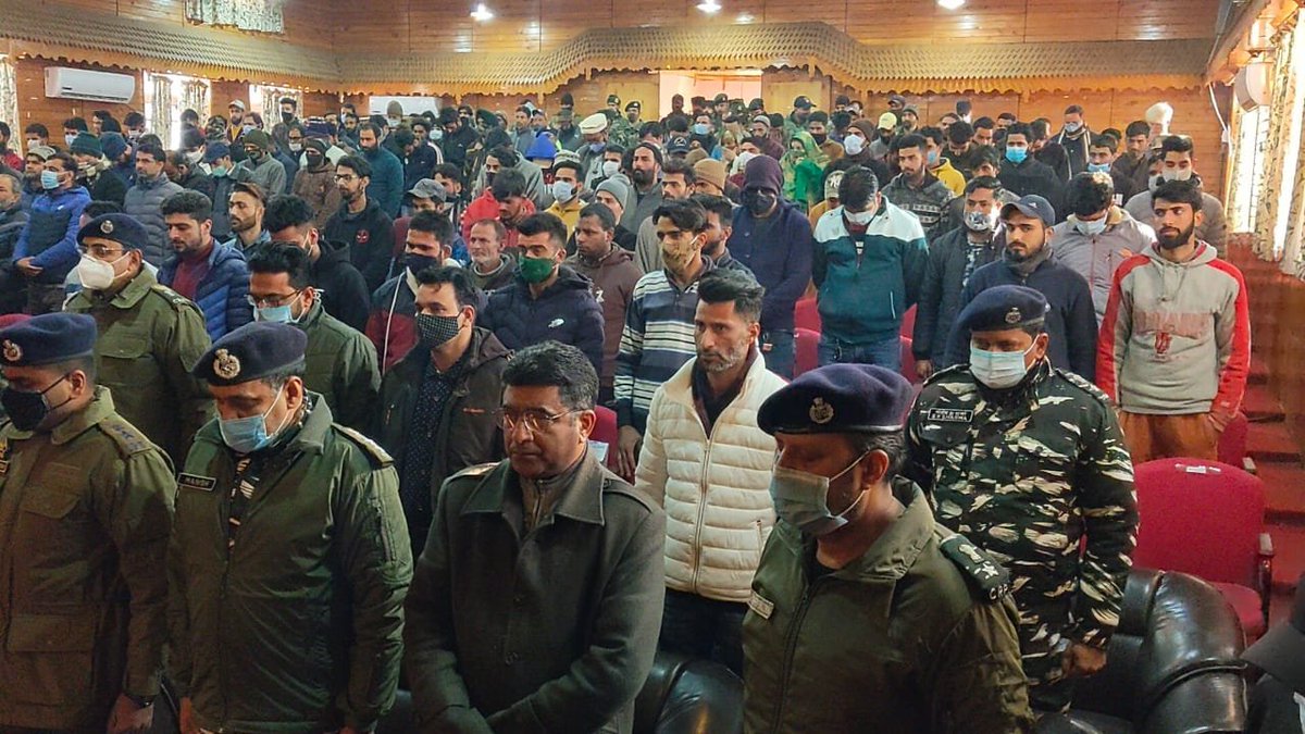 RadioChinar's tweet photo. People of #Sopore gathered together to pay homage to  #GenBipinRawat whom Nation lost in a helicopter crash on 08 Dec 21
Heartfelt prayers were offered to the departed soul Sopore remembers him as People's General
#Kashmir 
@adgpi
@NorthernComd_IA
@ChinarcorpsIA
@manojsinha_ https://t.co/q10w59Xv19