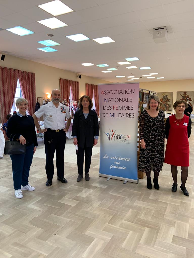 ArmeesNoA's tweet photo. L'OGZDS-SO à la rencontre de l'#ANFEM Bordeaux pour le #marchedenoel le 3 décembre.
Un beau moment d'échanges et de convivialité.
#CohesionDefense #Noel #OGZDS #Armees #NouvelleAquitaine https://t.co/TmqbHpMiGo