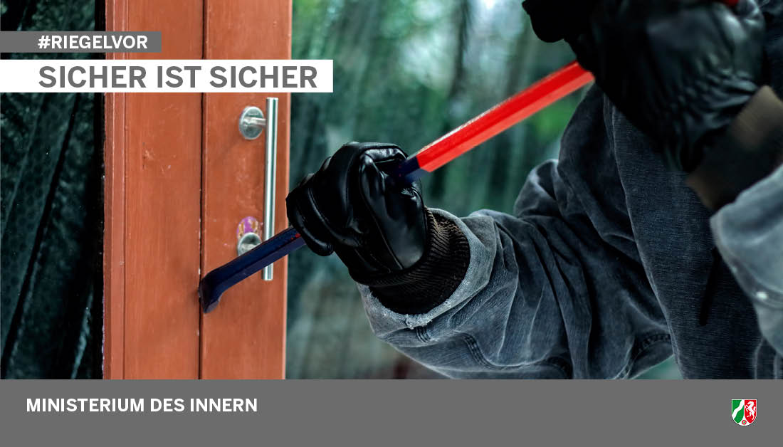 Es wird momentan jeden Tag früher dunkel. Eine gute Zeit für Einbrecher. Die Kampagne "Riegel vor!" der #PolizeiNRW plädiert deshalb: Wohnung sichern, aufmerksam sein, bei Verdachtsmomenten über Notruf #110 die #Polizei rufen. Mehr zur Kampagne: polizei.nrw/artikel/riegel…