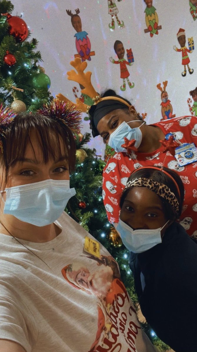 The Christmas vibes on are strong today! 🎄 🎅🏼 🎵 <a href="/Keshia95950563/">Keshia</a>