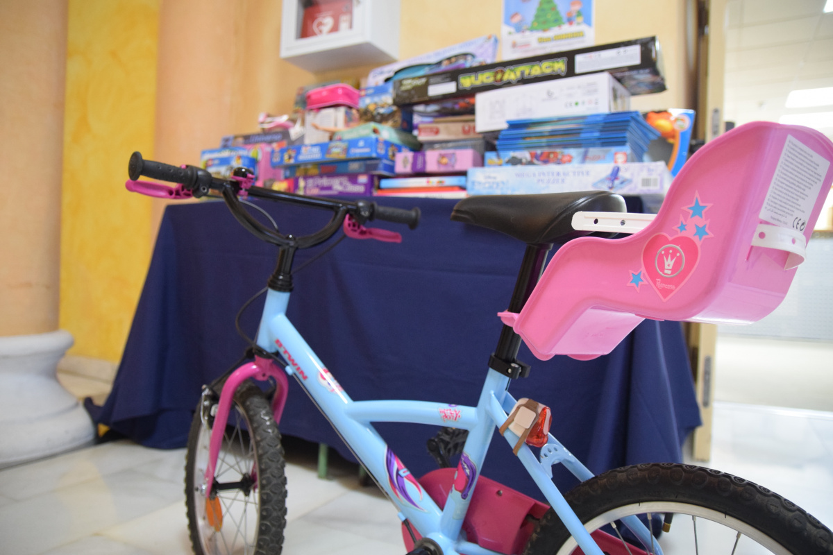 🎄 '𝐓𝐮 𝐣𝐮𝐠𝐮𝐞𝐭𝐞, 𝐬𝐮 𝐢𝐥𝐮𝐬𝐢ó𝐧'

🧸 Aún puedes contribuir a la recogida solidaria de juguetes impulsada por el <a href="/AytoCartagenaES/">Ayuntamiento de Cartagena</a>

📍 Puntos de recogida: planta baja del Rectorado y <a href="/casadestupct/">Casa del Estudiante UPCT</a>

🗓 Hasta el 22 de diciembre

𝗡𝗼𝘁𝗶𝗰𝗶𝗮: bit.ly/3yfEaOX