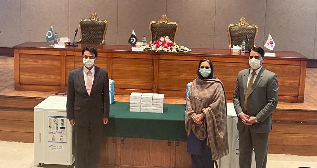 DrNausheenPTI's tweet photo. Received the Donation by Ambassador of #RepublicOfKorea who handed over
#Ventilators #OxygenConcentrators and #CoronaTestingKits in presence of Chairman @ndmapk at @PakPMO slamabad as a gift from Govt and people of Korea. https://t.co/vfILuheIkL