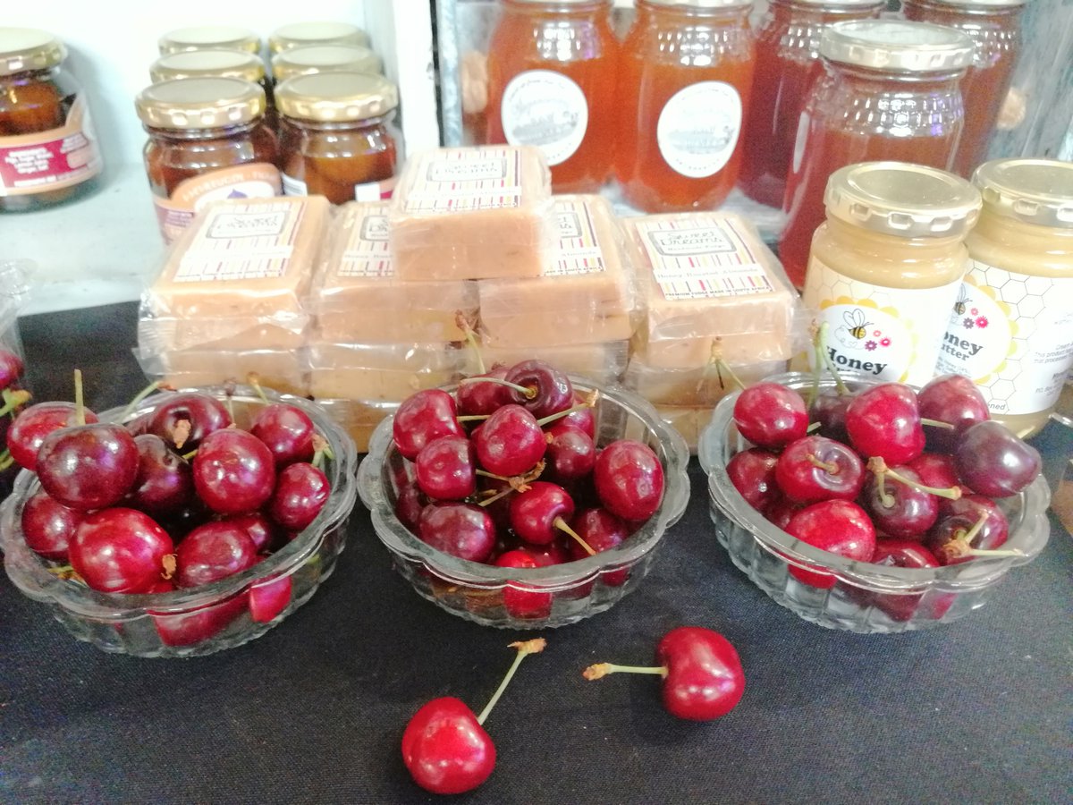 bayharbourmkt's tweet image. Join us for fabulous Xmas shopping whilst enjoying the Friday vibes of Bay Harbour Market, there are over 90 Traders to choose from!! 🎄✨👏🛍🎁Not to forget the delicious cuisine that is to be enjoyed as well!