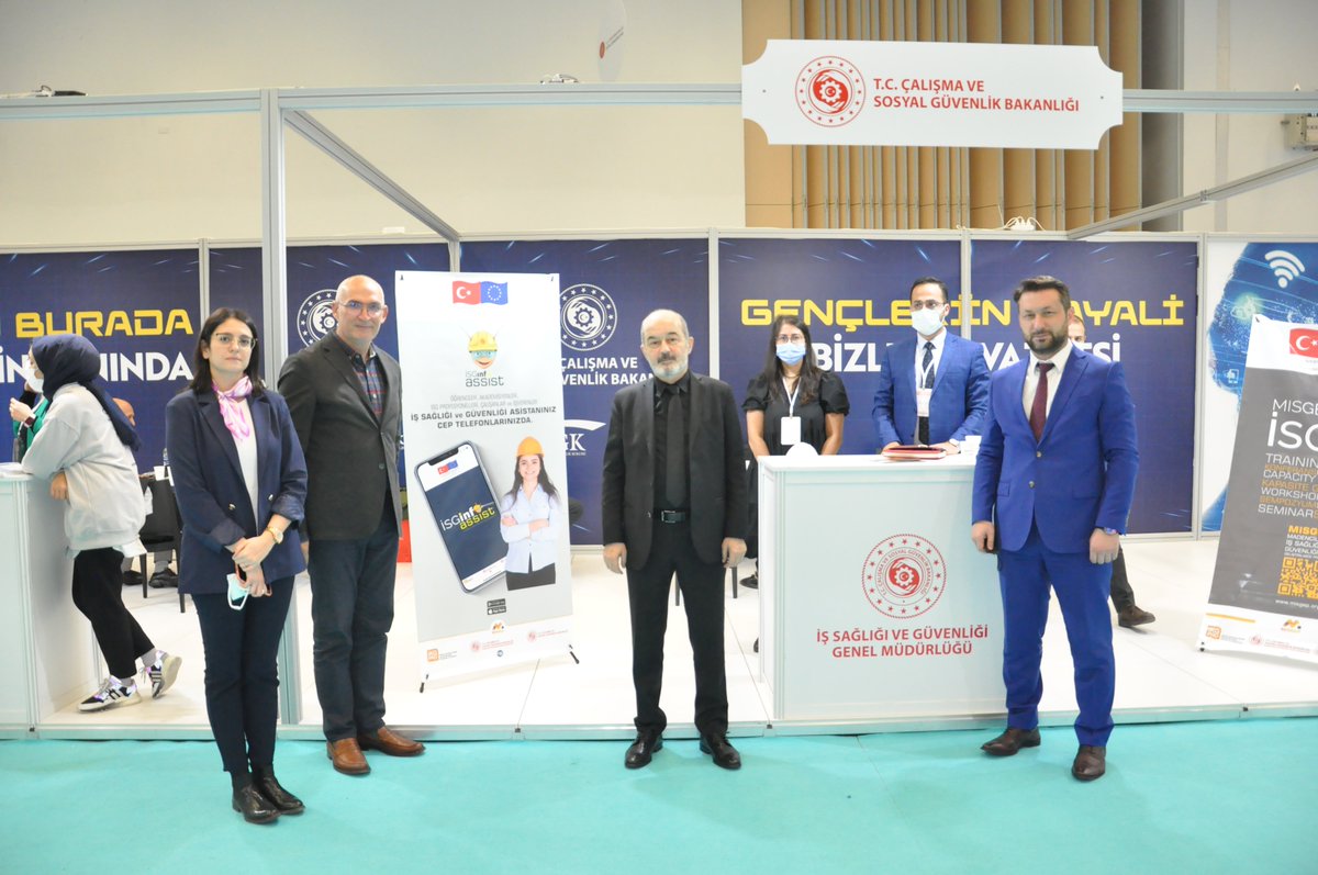isggmmedya's tweet photo. Genel Müdürümüz Doç. Dr. Muhittin Bilge, @iletisim tarafından düzenlenen Devlet Teşvikleri Tanıtım Günleri Fuarında Bakanlığımızın standını ziyaret etti.
@iletisim @csgbakanligi #GeleceğinBurada #devletinseninyanında @CSGB_ISGUM @misgeptr https://t.co/5iHdExjidy