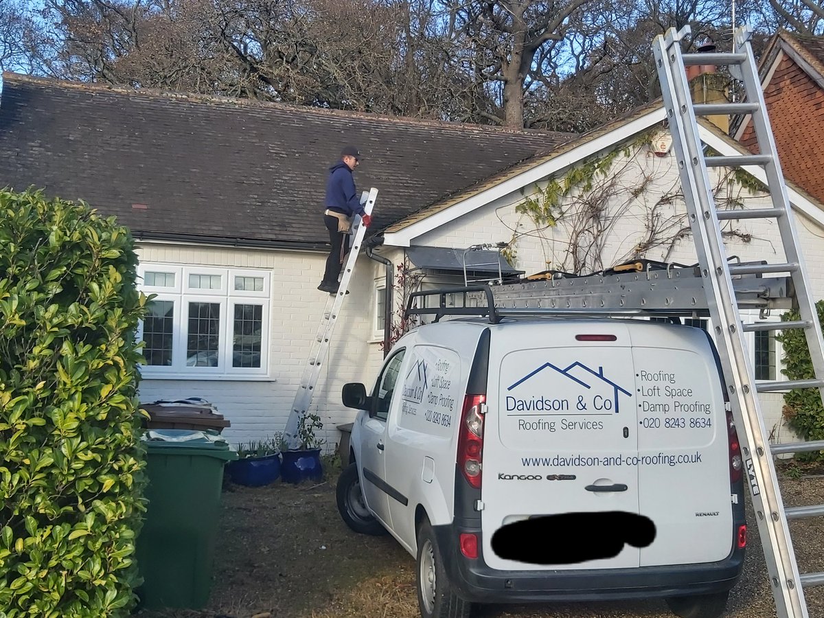 DavidsonandCoR's tweet photo. Repair work in Effingham surrey 
#roofer #surrey https://t.co/MfDyp8mgAO