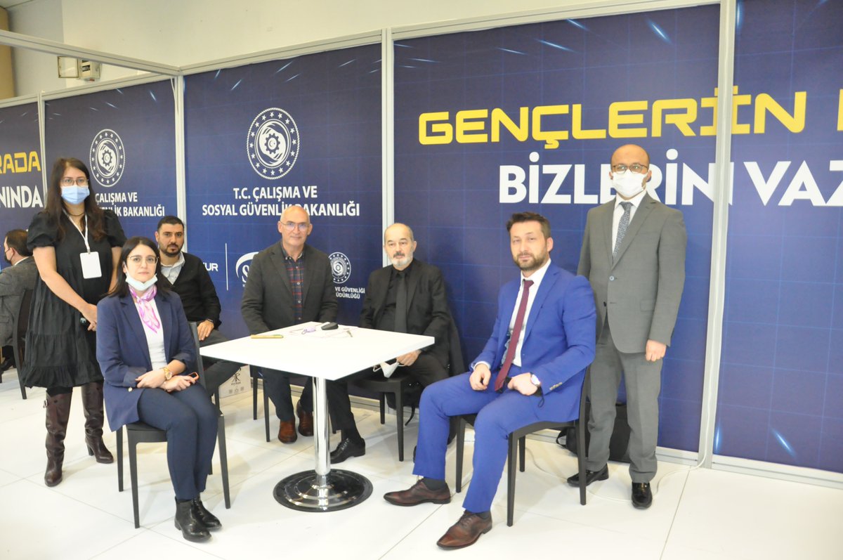 isggmmedya's tweet photo. Ziyarette Genel Müdürümüze Genel Müdür Yardımcımız Av. Uğur Öztürk, Sektörel Risk Yönetimi ve İstatistik Daire Başkanımız Ergun Can ve İSGÜM Başkanımız Gizem Naz Dölek de eşlik etti.
12 Aralık’a kadar devam edecek etkinlikte gençlerimizi Bakanlığımız standına bekliyoruz.@iletisim https://t.co/4O9XOdjYBR