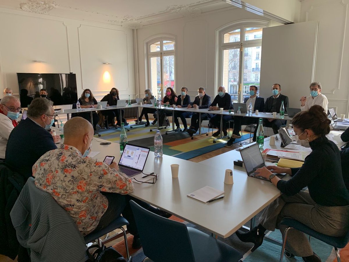 UNPPD's tweet photo. Les représentants de la filière dentaire se sont réunis le 9/12 au siège de l'ADF pour une réunion sur le Cobalt, dossier aux enjeux multiples pour tous les acteurs concernés. Une volonté commune de mieux collaborer au service de la santé bucco-dentaire de nos concitoyens. https://t.co/fR8FESthoY