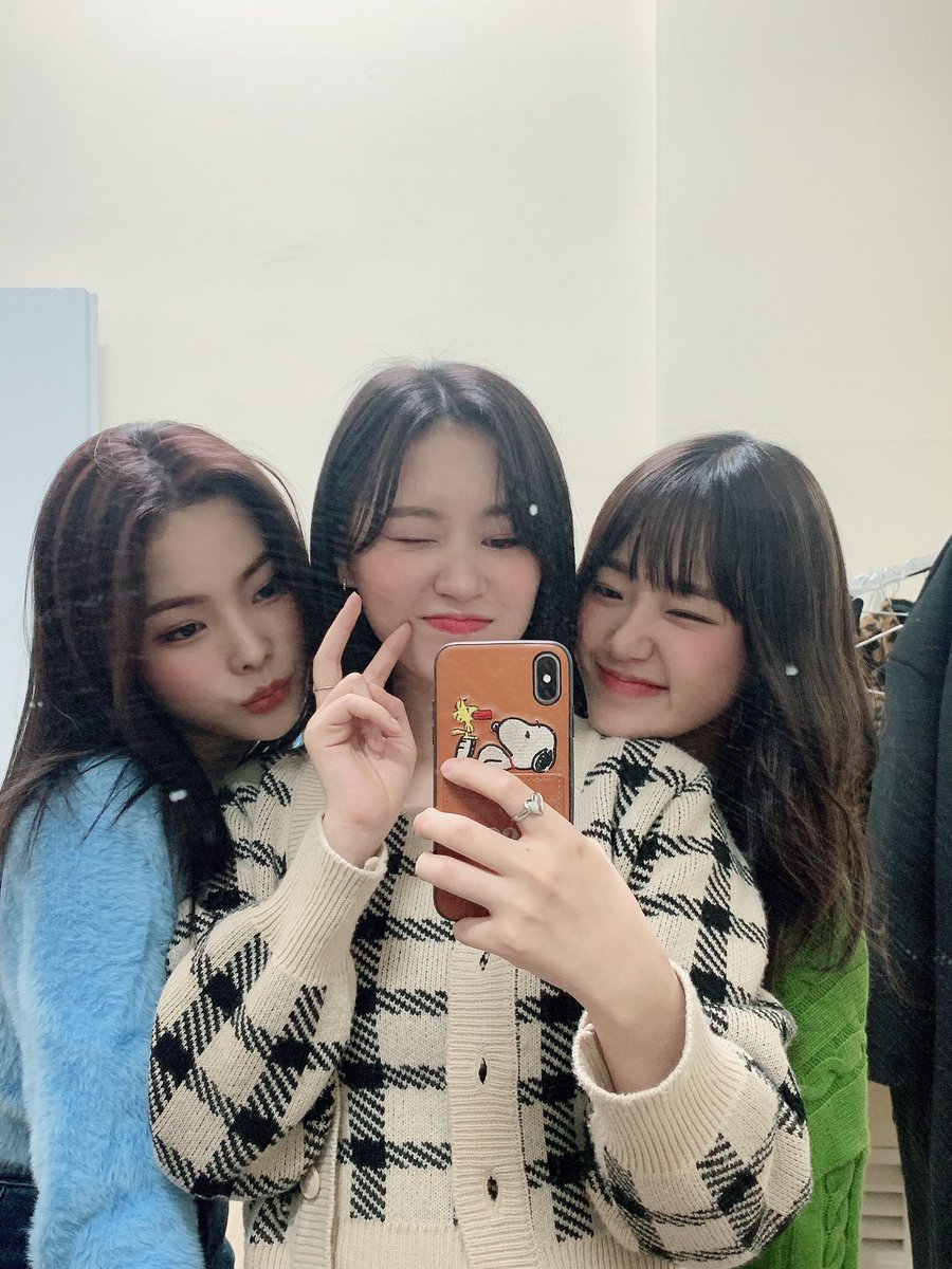 WekiMeki's tweet photo. 오늘도 아주 즐거웠던 키링들과의 만남!!! 에너지 충전 받고 갑니다~ 돌아가는 키링들 조심히 들어가요❤️❤️
#엘리유정리나 #위키미키 #시에스타 https://t.co/B1gBn6YXFG