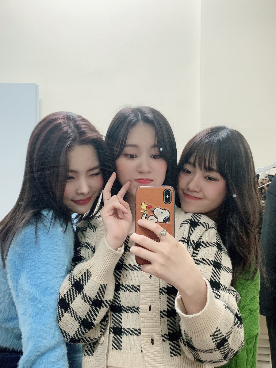 WekiMeki's tweet photo. 오늘도 아주 즐거웠던 키링들과의 만남!!! 에너지 충전 받고 갑니다~ 돌아가는 키링들 조심히 들어가요❤️❤️
#엘리유정리나 #위키미키 #시에스타 https://t.co/B1gBn6YXFG