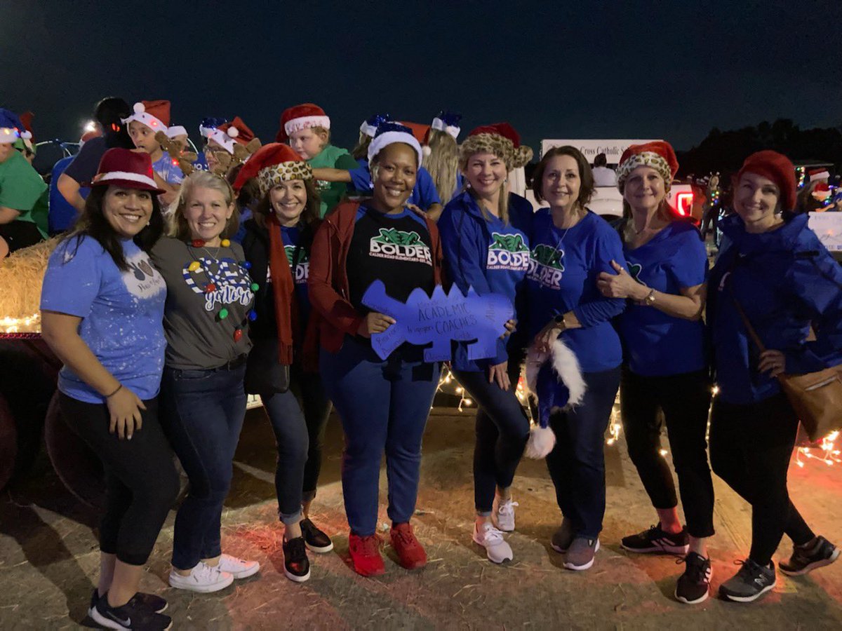 AmyLink11's tweet photo. It’s a Gator Blue Christmas! 💙🐊🎅🏼#dickinsonrotaryclubparade #ACteam #nbrs2021 #ChristmasontheBayou @NatlBlueRibbon @calder_road @1fabteacher @AusmusLynne https://t.co/sTWKVbIFAA