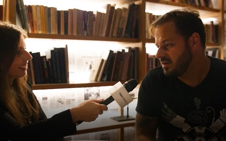 Na Zákaznické konferenci ČD CARGO jsme natočili rozhovor se známým skladatelem, textařem a zpěvákem, Xindlem X. Právě on je autorem nové "hymny" ČD CARGO, "Pošli mi přes ČD CARGO svoji lásku". A jak to má známý interpret s vlaky? Více v rozhovoru. :-) 
railtarget.cz/rozhovory-a-ev…