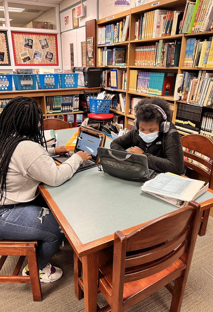 BSMSLibrary's tweet image. Mrs. Cap’s classes are finishing up their inventions research project! Some good collaborations are happening here! @tgcap12 @BayShoreMSLrnrs @BayShoreSchools @ChrisKauter