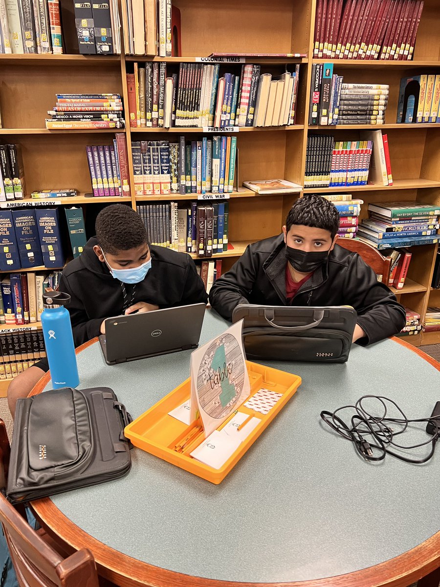 BSMSLibrary's tweet image. Mrs. Cap’s classes are finishing up their inventions research project! Some good collaborations are happening here! @tgcap12 @BayShoreMSLrnrs @BayShoreSchools @ChrisKauter
