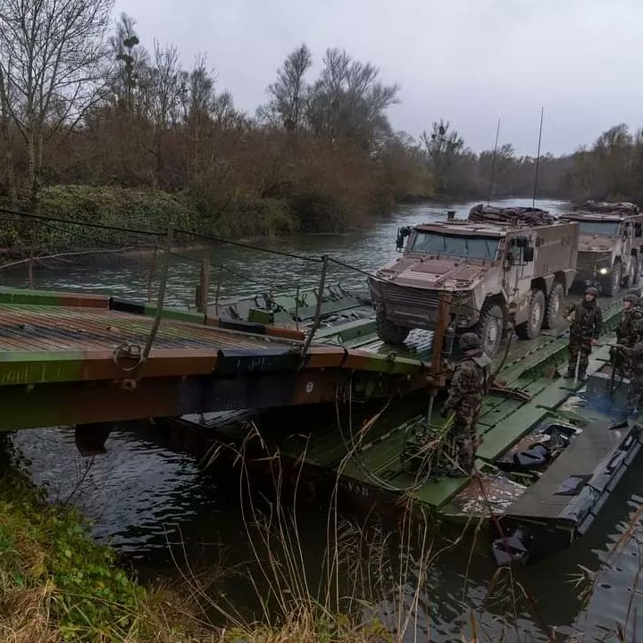 CDC1REG's tweet image. [SCORPION XI] Merci à nos camarades du #6RG et du #19RG qui ont renforcé le 1er REG pendant cet exercice de franchissement.