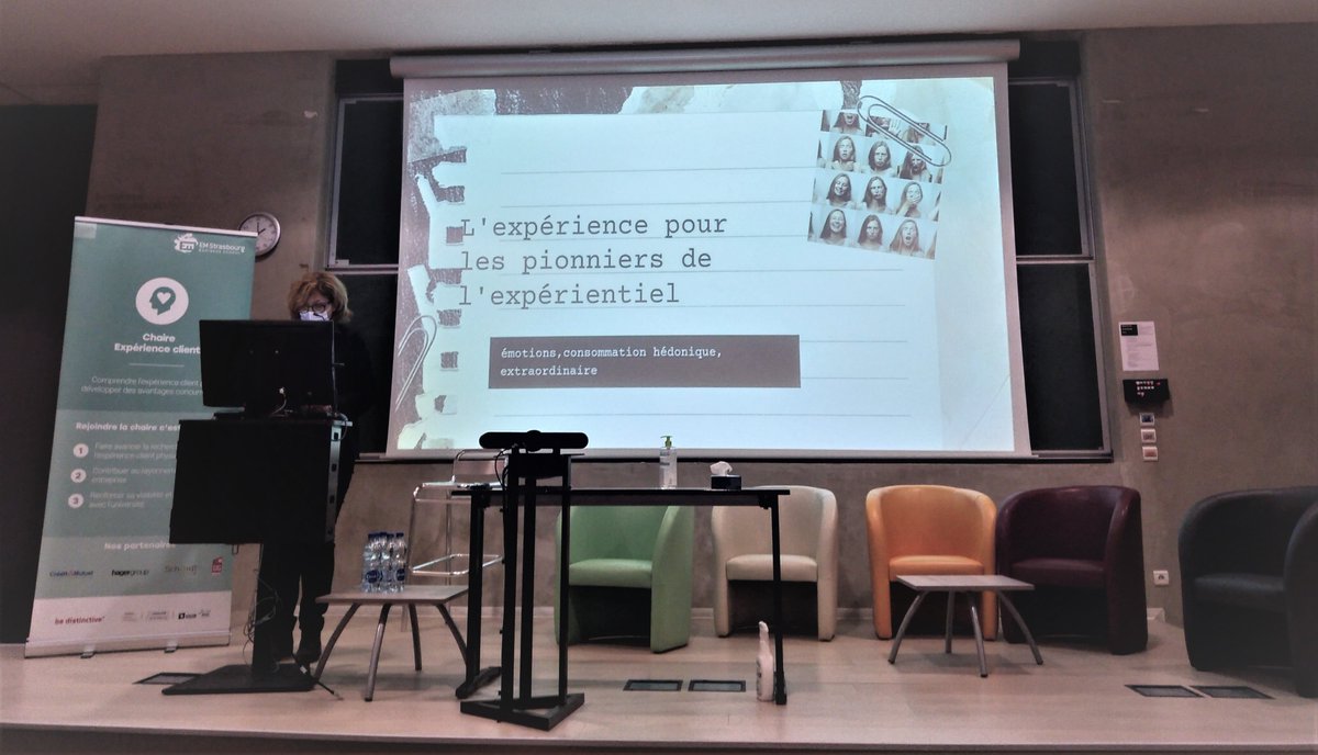 jr2mc_fma's tweet photo. Reprise de la #JR2MC avec une conférence invitée sur l’évolution d'un objet de recherche : de l'expérience client au customer journey. Merci Claire Roederer pour cette intervention #labelAFM https://t.co/9cmWfmCGQP