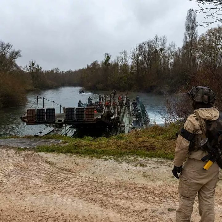 CDC1REG's tweet image. [SCORPION XI] Merci à nos camarades du #6RG et du #19RG qui ont renforcé le 1er REG pendant cet exercice de franchissement.