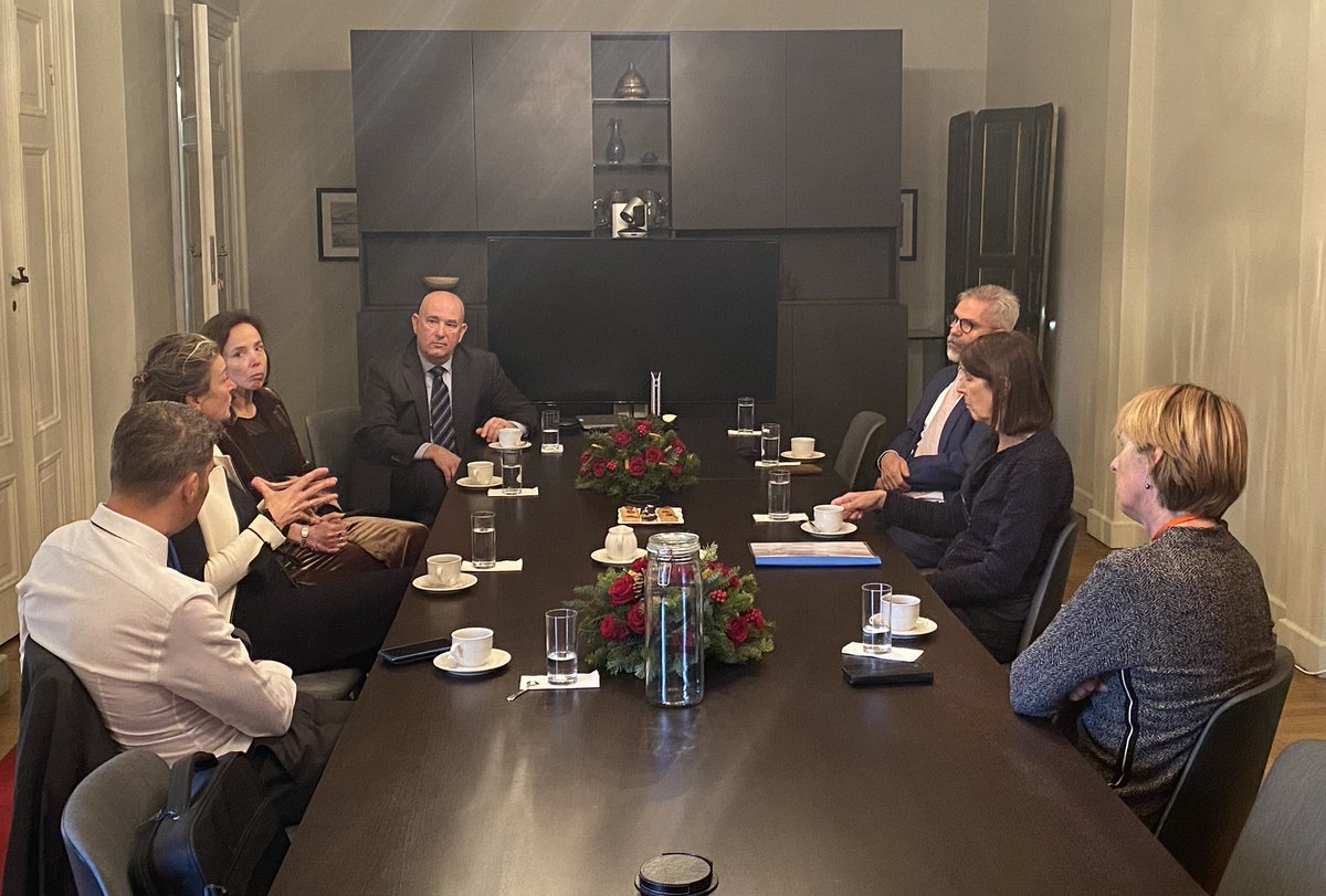 arjenuijterlind's tweet photo. Another step to strengthen the Dutch-Turkish business network in Turkey: in the presence of Ambassador @MdeKwaasteniet and myself a MOU was signed between @NLinBusiness1 &amp;  @DBA_TURKEY establishing #NlinBusiness hub in Turkey. Congrats, we look forward to working together! 🇹🇷🇳🇱👍 https://t.co/WEYiSzZC2B