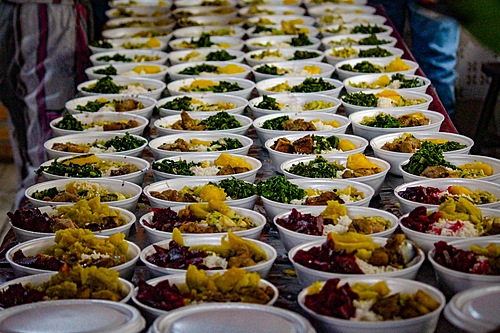 J_LIVRES's tweet photo. O povo brasileiro merece comida no prato. Durante a pandemia, o @MST_Oficial doou mais de 5 mil toneladas de alimentos e 1 milhão de marmitas

 #NatalComComidaNoPrato #NatalSemFome https://t.co/EFuSoZkCyH