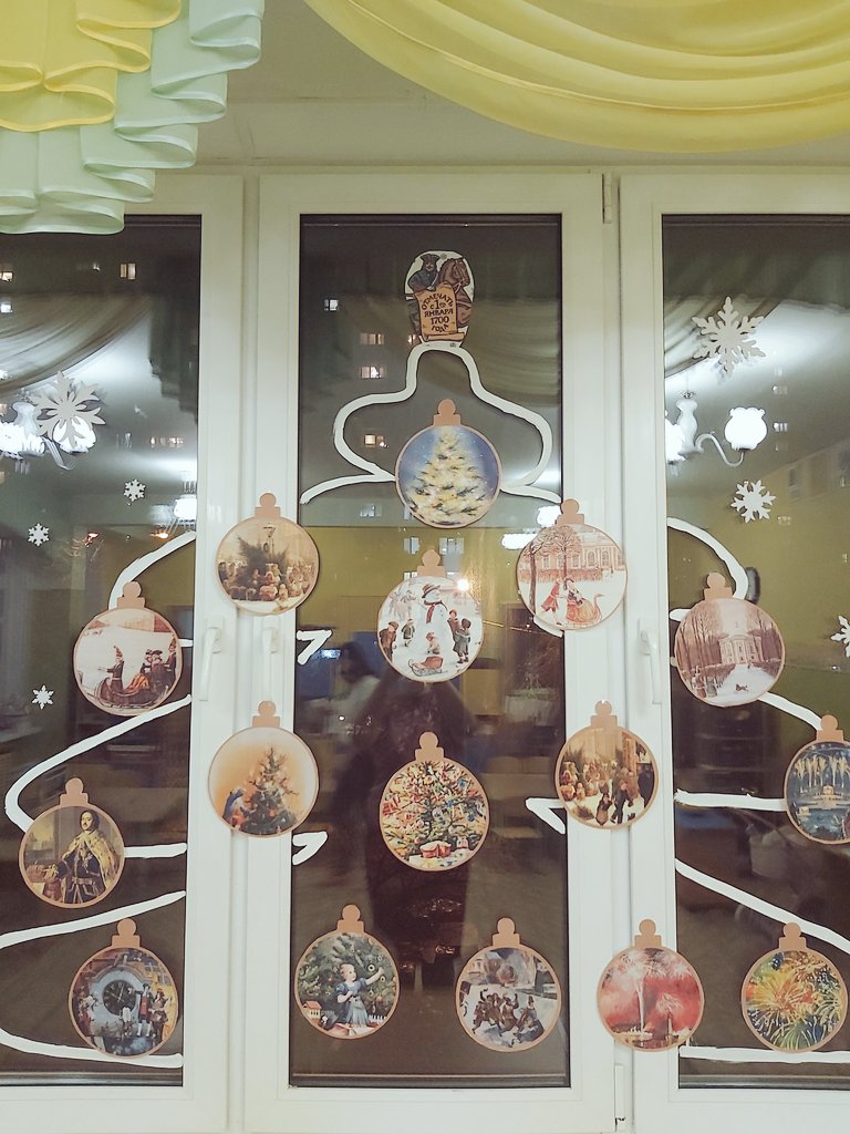 Мы любим родной город! Самара сильна своими традициями. Поэтому тема "Самароведения" отражена в новогоднем оформлении детского сада и групп.