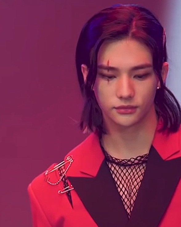 hyunesdior's tweet photo. hwang hyunjin the man you are https://t.co/lSjFekfEbn