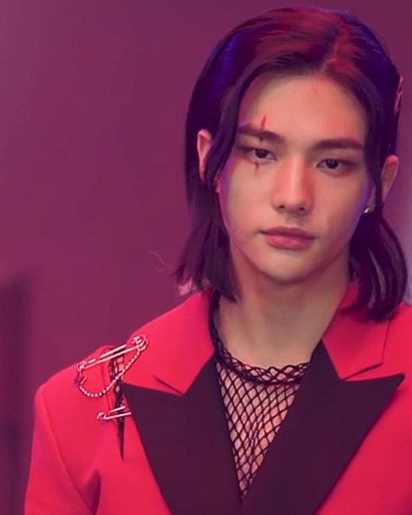 hyunesdior's tweet photo. hwang hyunjin the man you are https://t.co/lSjFekfEbn